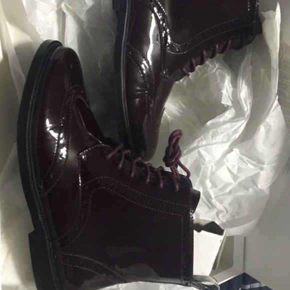 Burberry youth boots size35 will fit womens5.0/5.5  in kids about a size3.5/4.0 - Picture 3 of 7